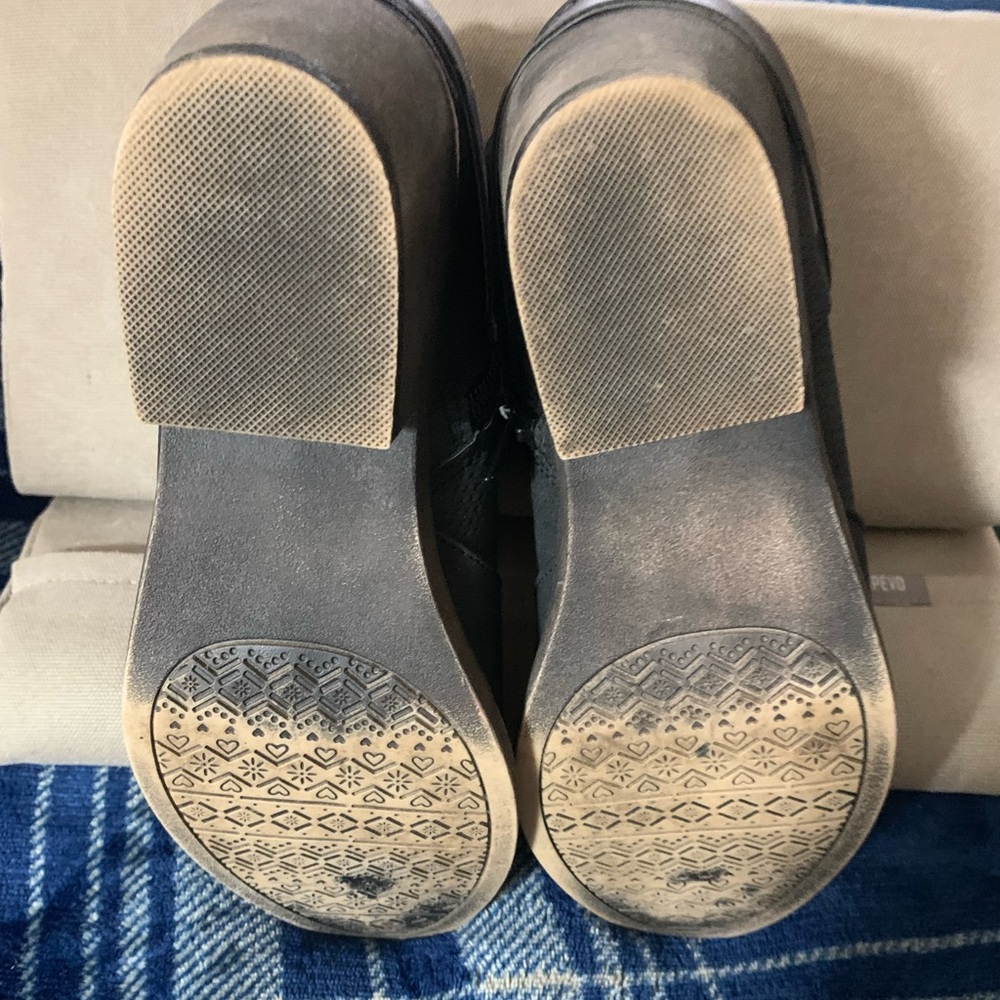 SALE—SO Boots Size 6 - Picture 7 of 10